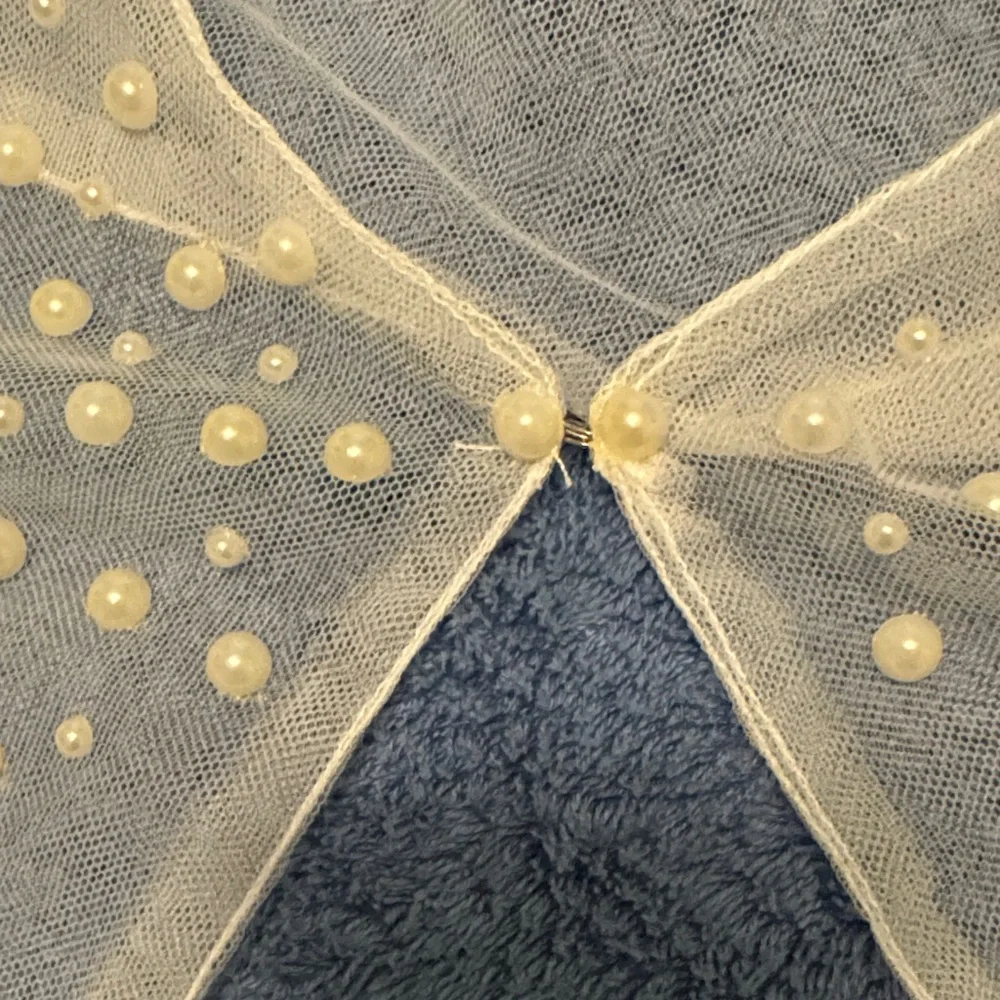 Elegant Sheer Pearl-Embellished Capelet - Picture 3 of 3